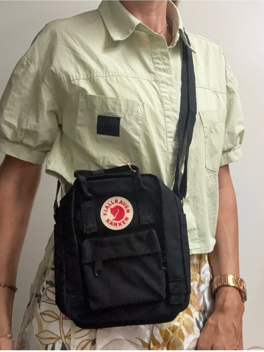 Kånken Sling Crossbody Bag - Black 8 inches tall